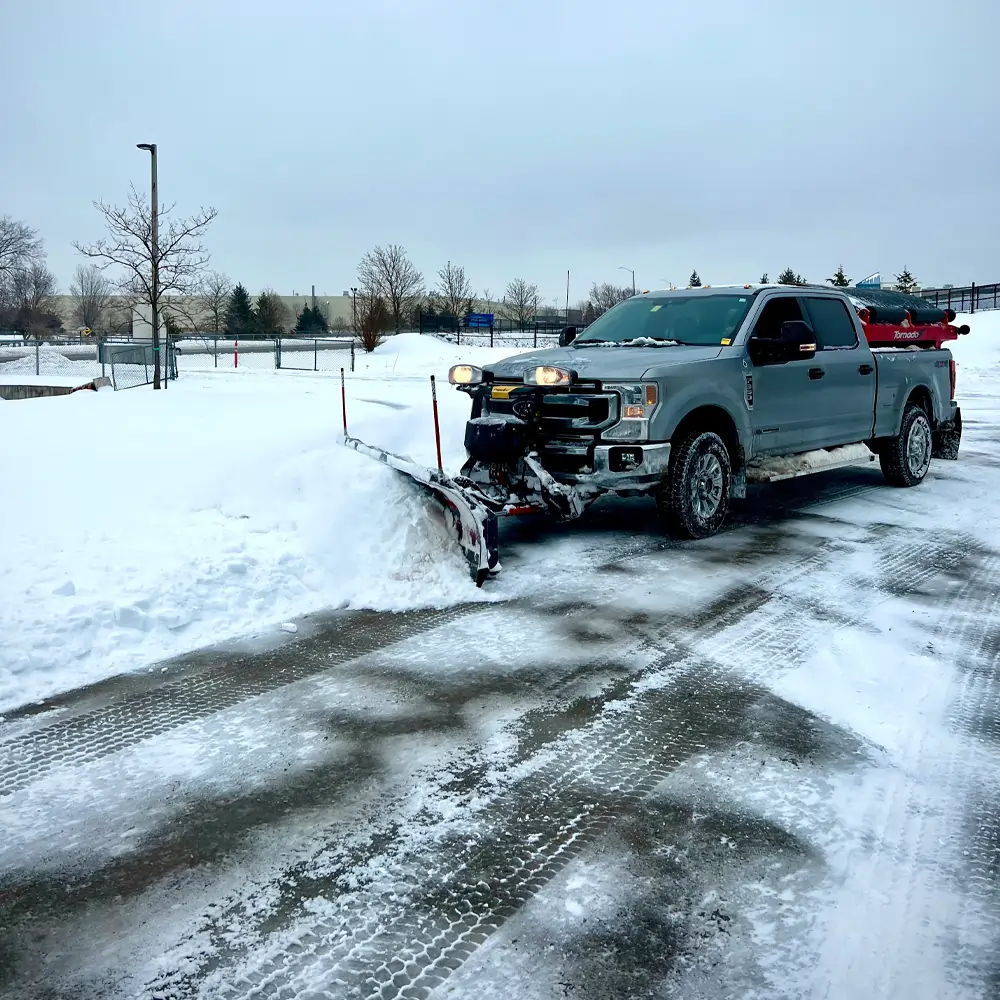 Commercial & residential snow removal service in Toronto Ontario